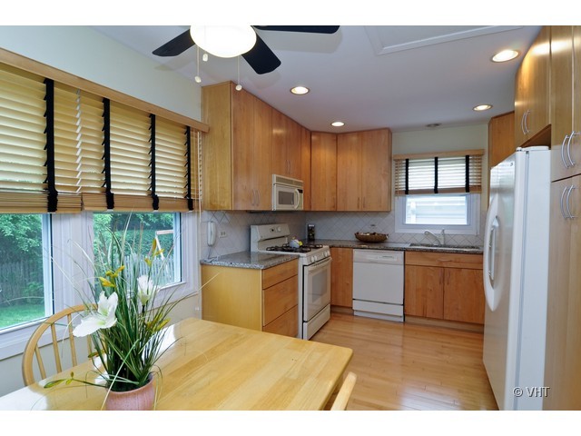 1187 Devonshire Road Buffalo Grove, IL 60089 - Photo 3 of 10