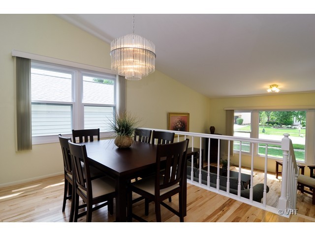 1187 Devonshire Road Buffalo Grove, IL 60089 - Photo 4 of 10