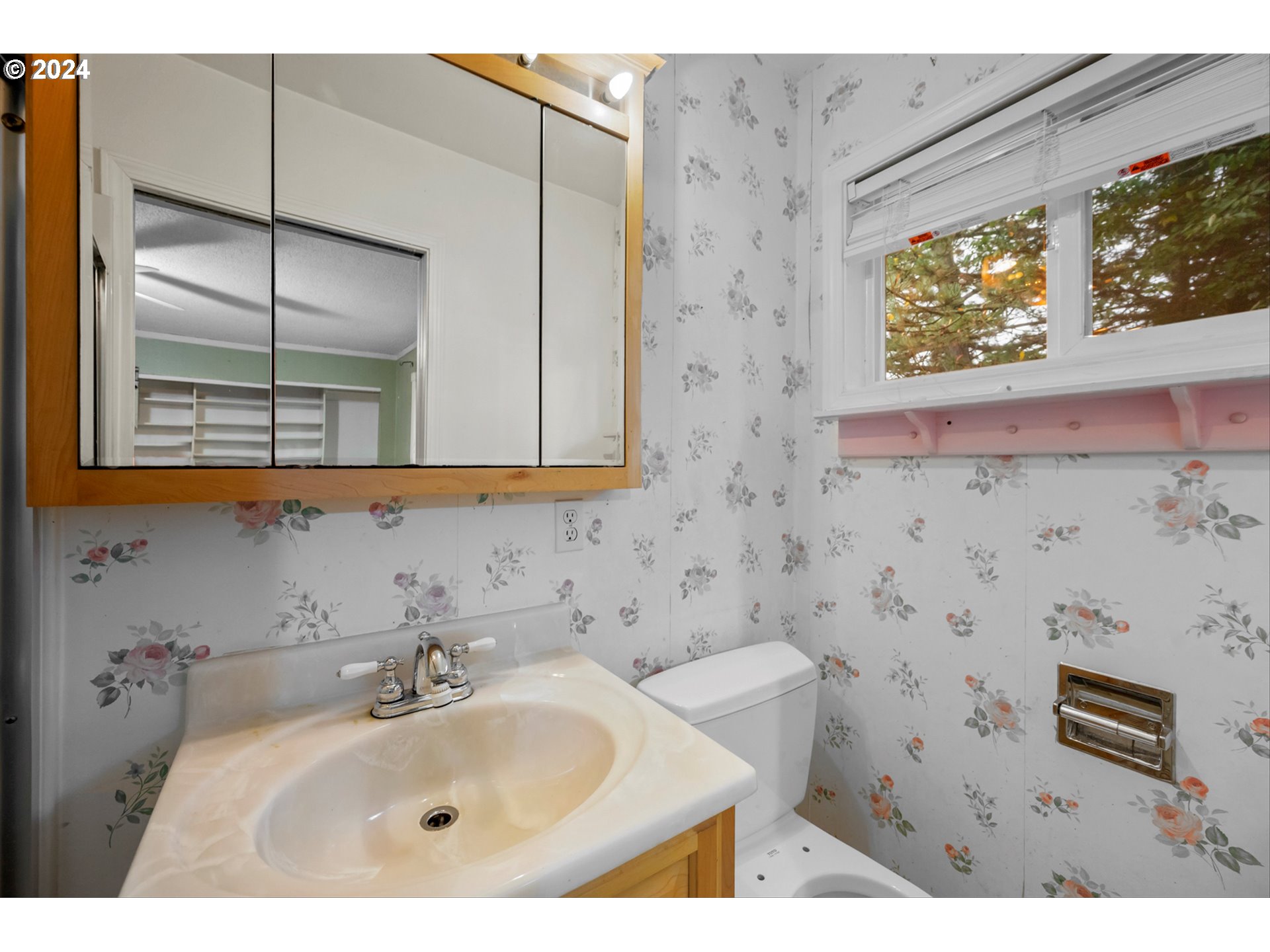2355 Northeast Rene Avenue Gresham, OR 97030 - Photo 16 of 34 Gallery Image 16