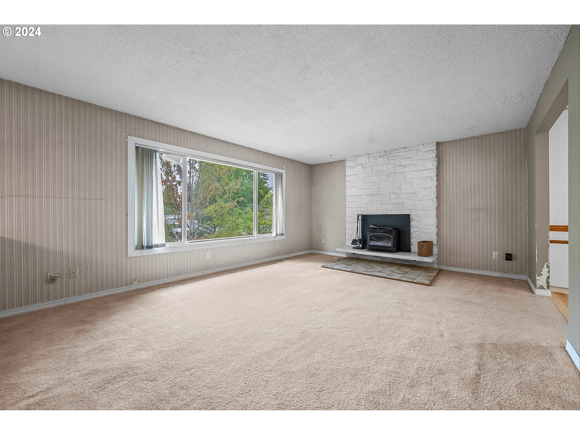 2355 Northeast Rene Avenue Gresham, OR 97030 - Photo 2 of 34 Gallery Image 2