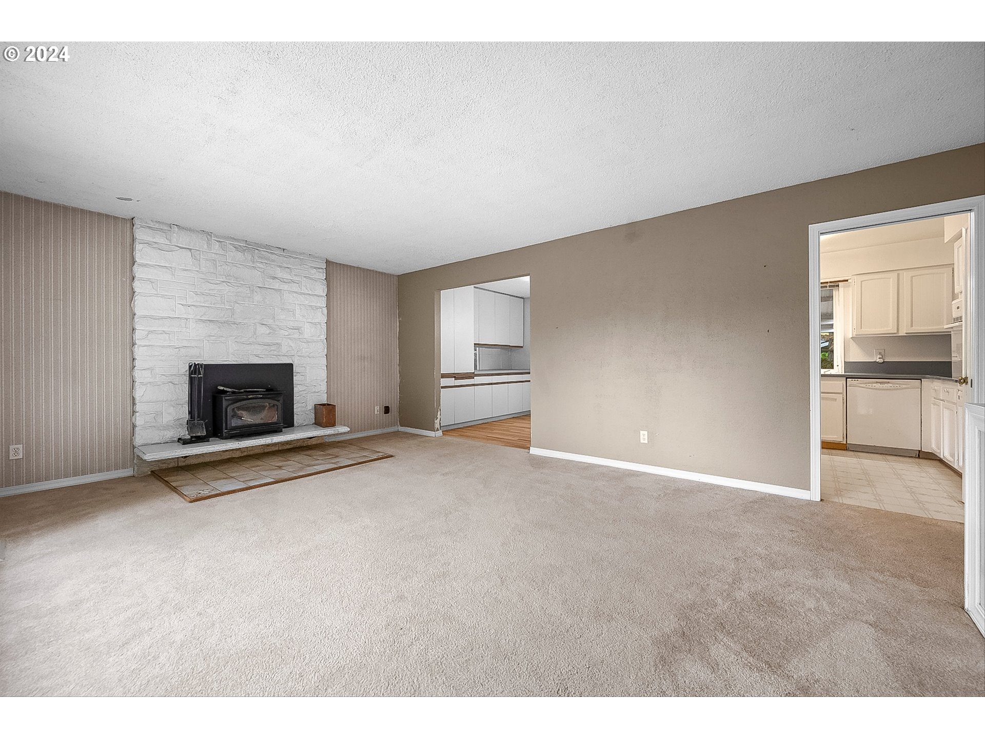2355 Northeast Rene Avenue Gresham, OR 97030 - Photo 3 of 34 Gallery Image 3