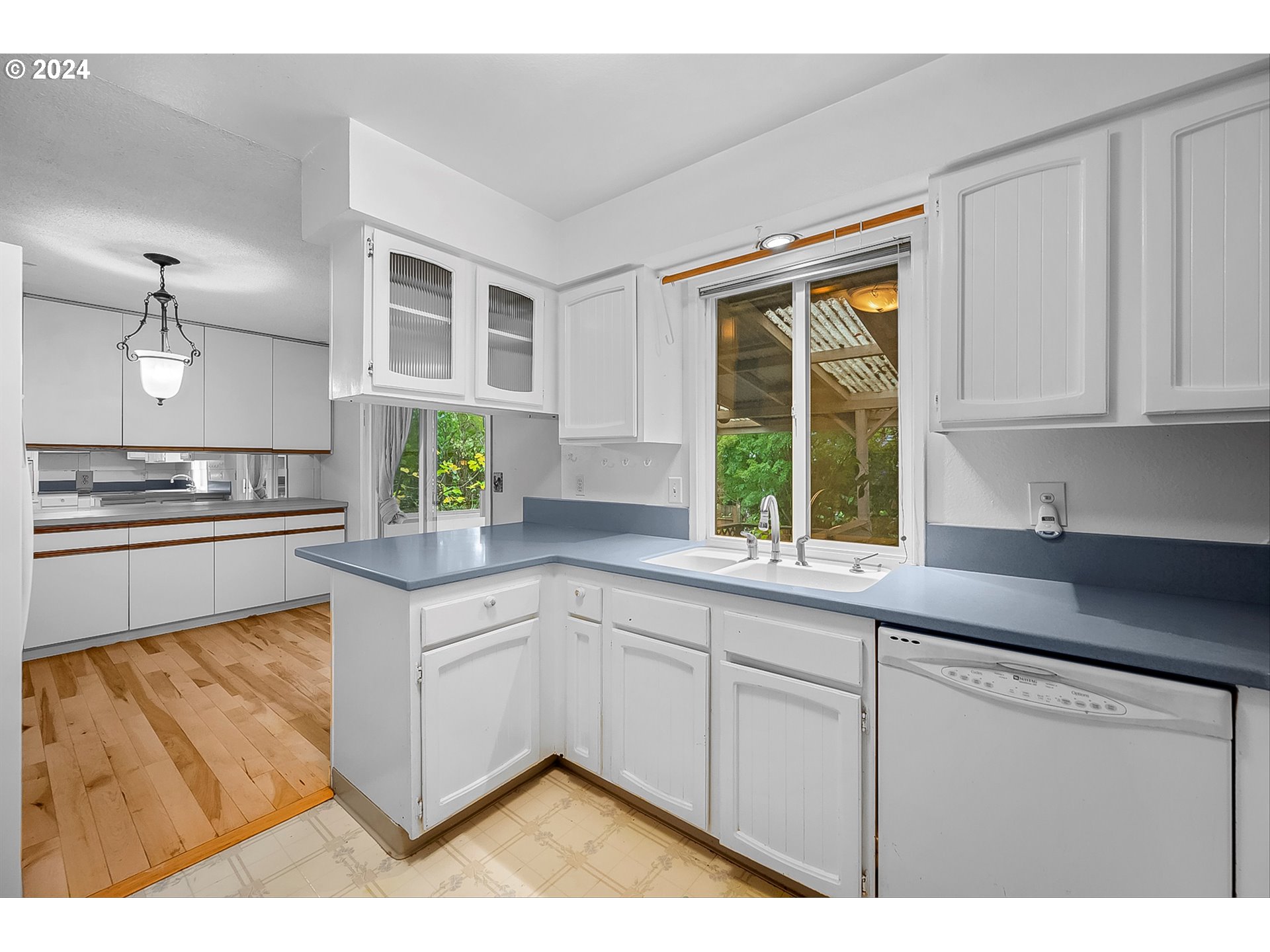 2355 Northeast Rene Avenue Gresham, OR 97030 - Photo 6 of 34 Gallery Image 6