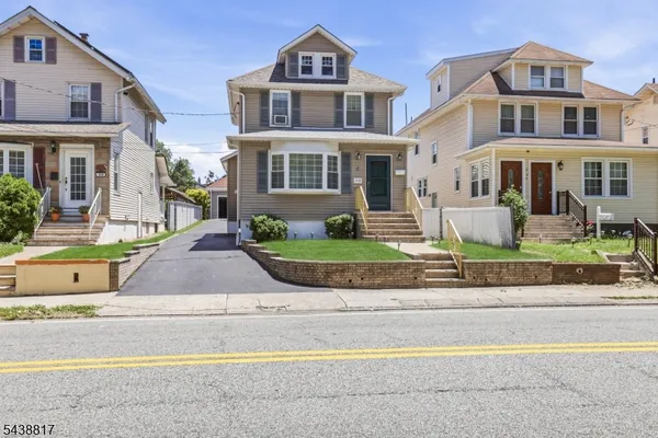 $650,000 | 332 Riverside Avenue, Lyndhurst, NJ 07071