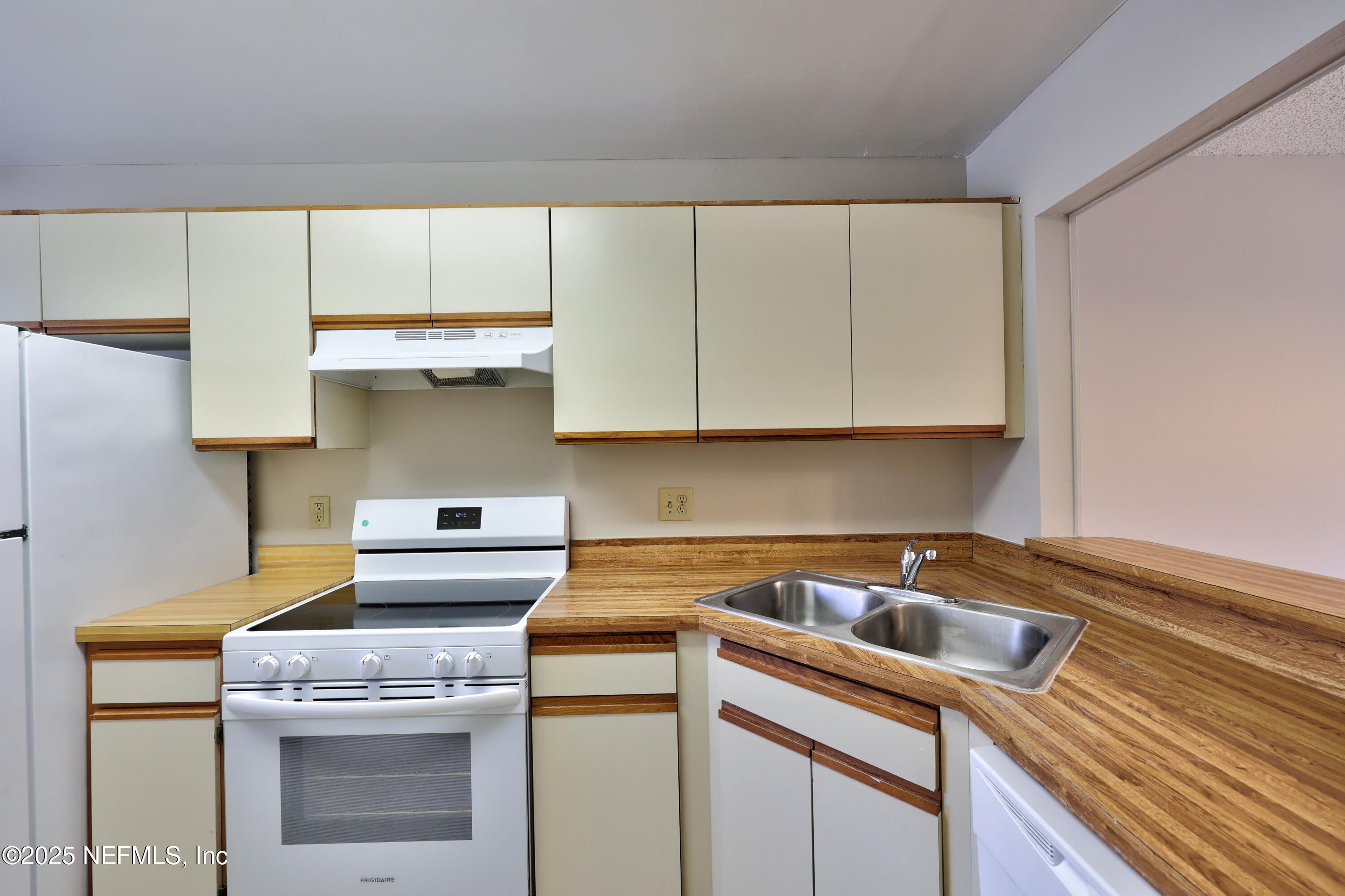 3801 Crown Point Road, Unit 2132 Jacksonville, FL 32257 - Photo 6 of 21 Kitchen A2