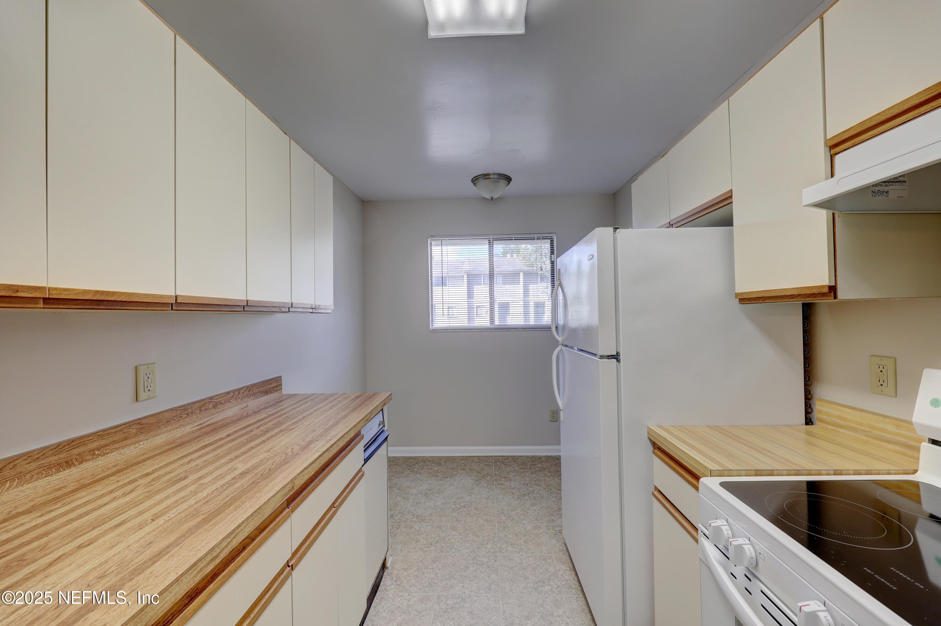 3801 Crown Point Road, Unit 2132 Jacksonville, FL 32257 - Photo 7 of 21 Kitchen A3