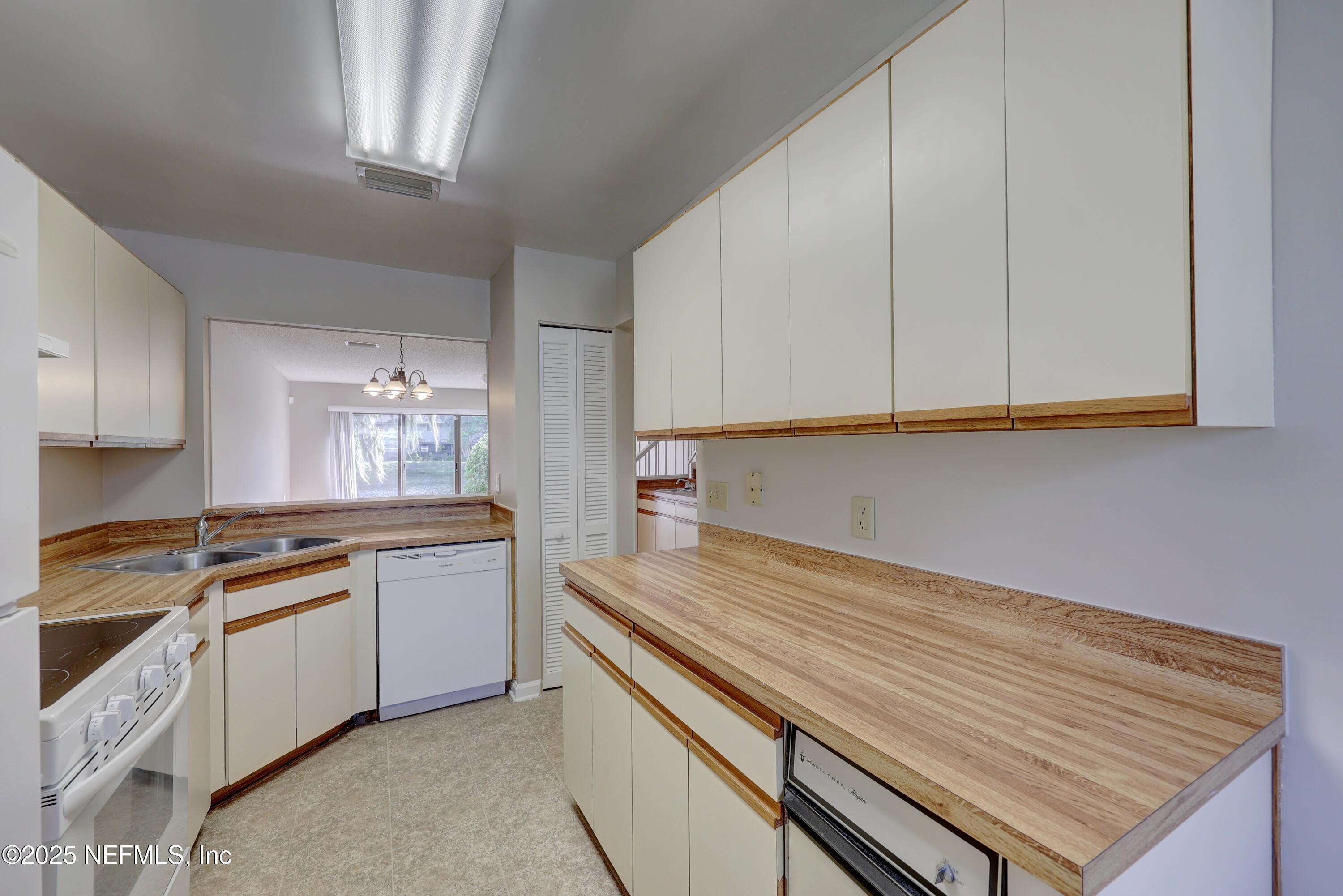 3801 Crown Point Road, Unit 2132 Jacksonville, FL 32257 - Photo 8 of 21 Kitchen A4