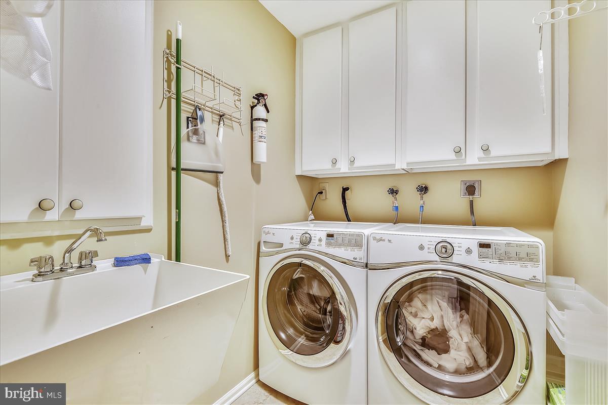 9340 Reach Road Potomac, MD 20854 - Photo 14 of 43 Frist floor laundry