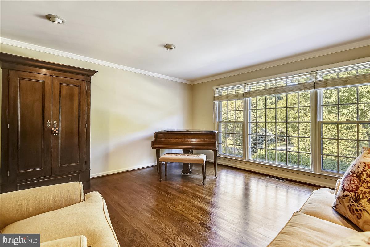 9340 Reach Road Potomac, MD 20854 - Photo 21 of 43 Living Room