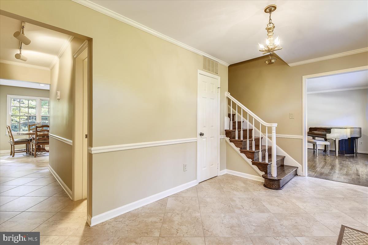 9340 Reach Road Potomac, MD 20854 - Photo 24 of 43 Foyer