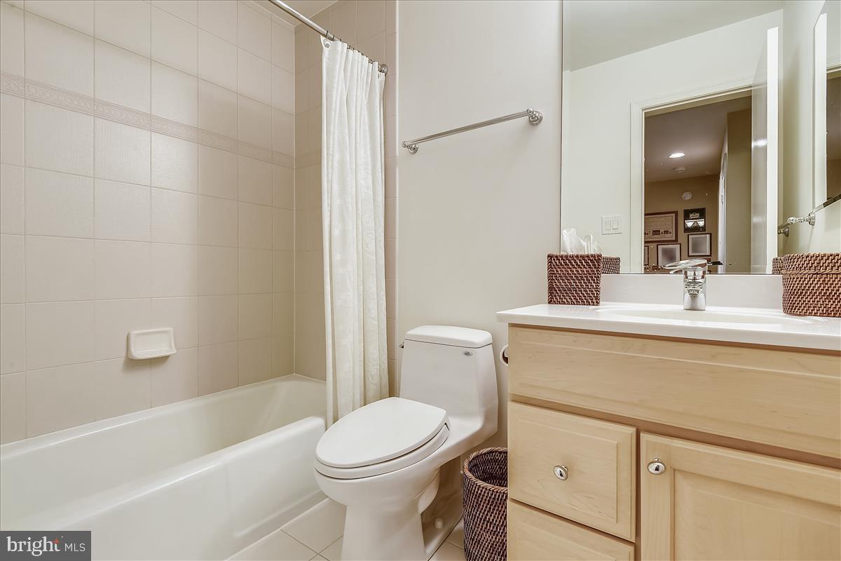 9340 Reach Road Potomac, MD 20854 - Photo 37 of 43 Hall Bath