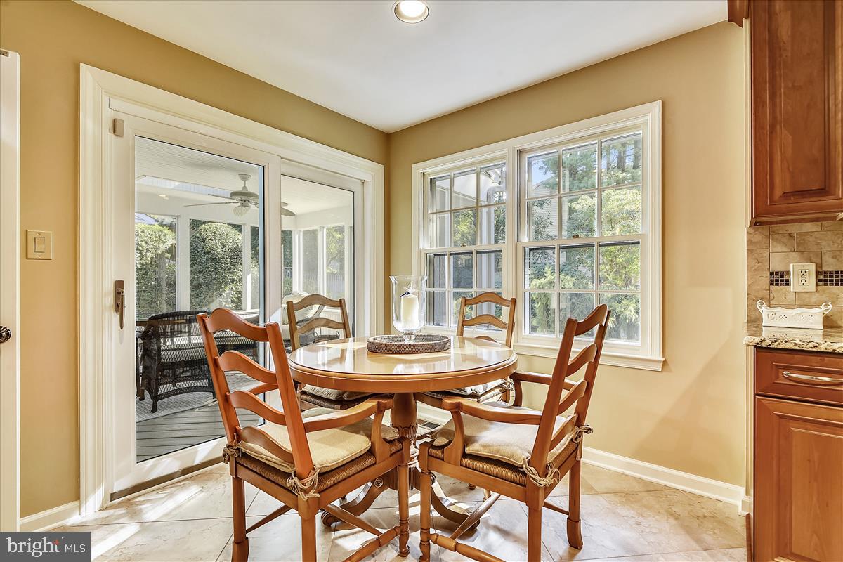 9340 Reach Road Potomac, MD 20854 - Photo 10 of 43 Breakfast area