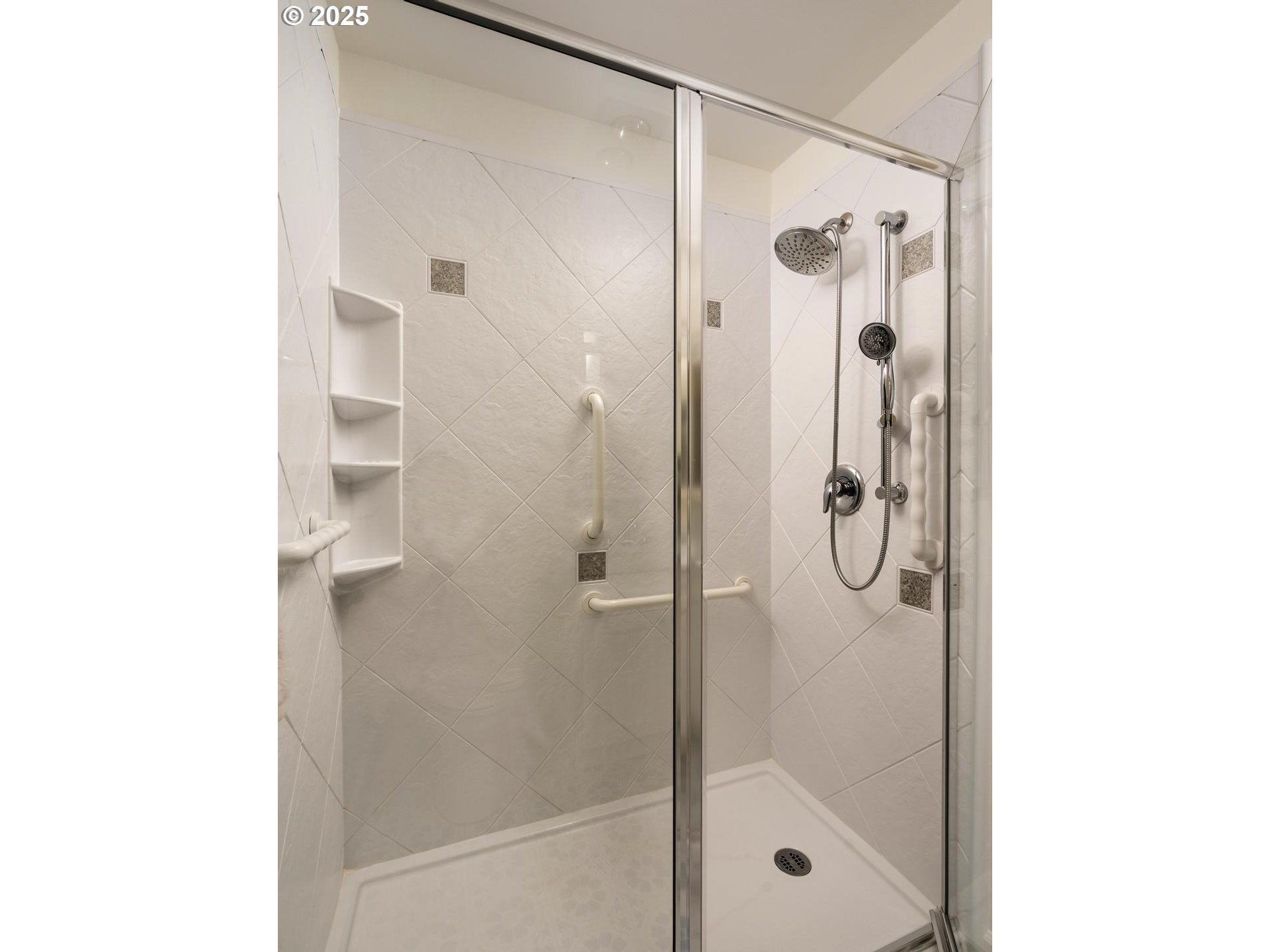 13775 Southwest Scholls Ferry Road, Unit 3 Beaverton, OR 97008 - Photo 23 of 46 Living Room