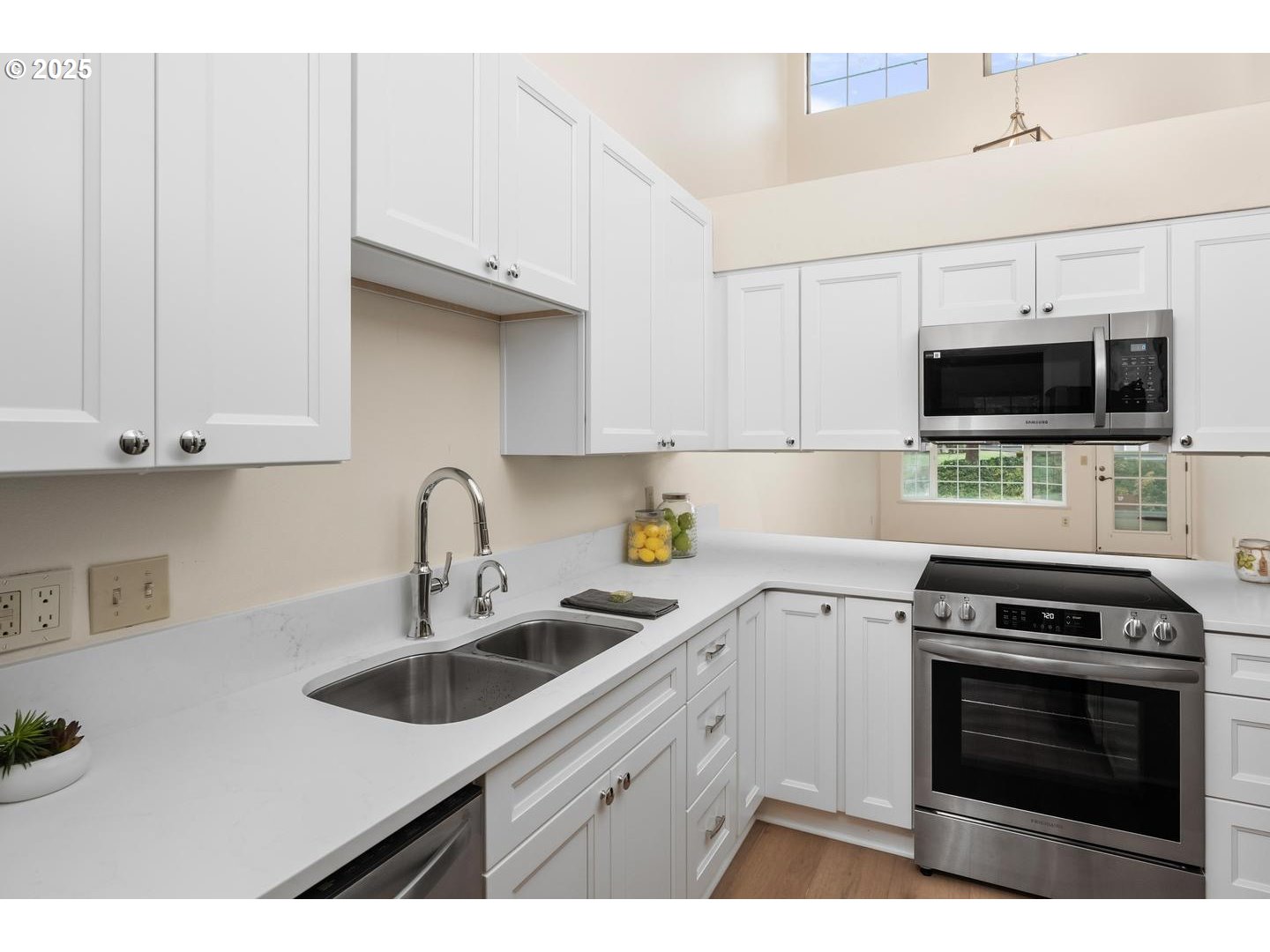 13775 Southwest Scholls Ferry Road, Unit 3 Beaverton, OR 97008 - Photo 5 of 46 View