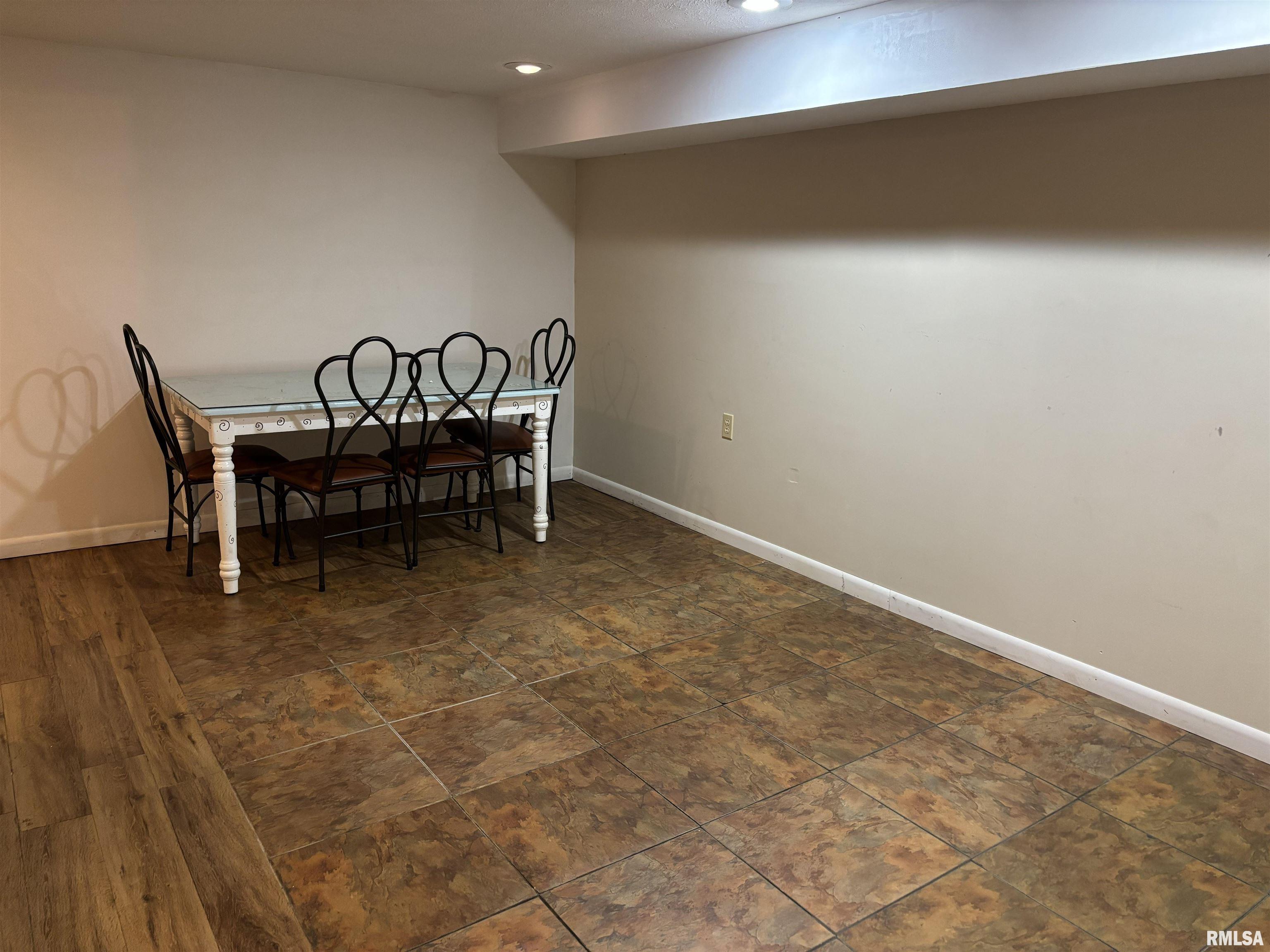 17 Lambert Lane Springfield, IL 62704 - Photo 18 of 26 Gallery Image 18