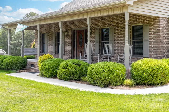 $825,000 | 425 Krimminger Avenue Southeast, Concord, NC 28025