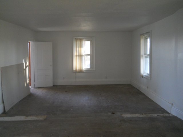 22171 Armada Center Road Armada, MI 48005 - Photo 6 of 25 31083235-5.JPG