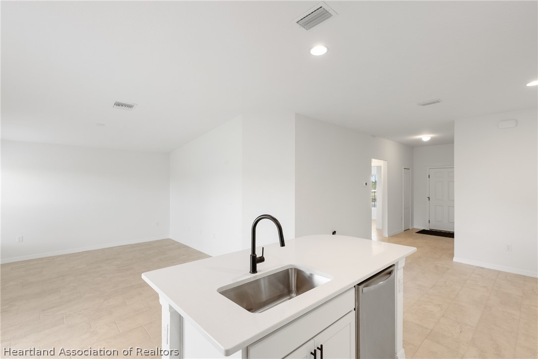6151 Monegro Street Sebring, FL 33872 - Photo 8 of 36