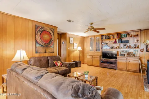 $260,000 | 223 West Port Street, St. Martinville, LA 70582