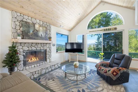$895,000 | 277 Grizzly Road, Lake Arrowhead, CA 92352