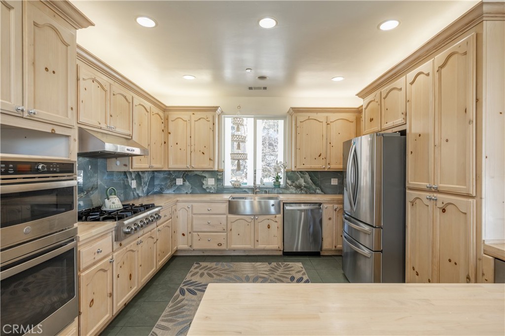 277 Grizzly Road Lake Arrowhead, CA 92352 - Photo 8 of 33