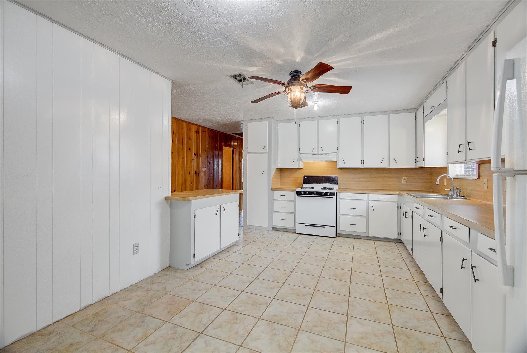 577 County Road 2251 Cleveland, TX 77327 - Photo 6 of 50