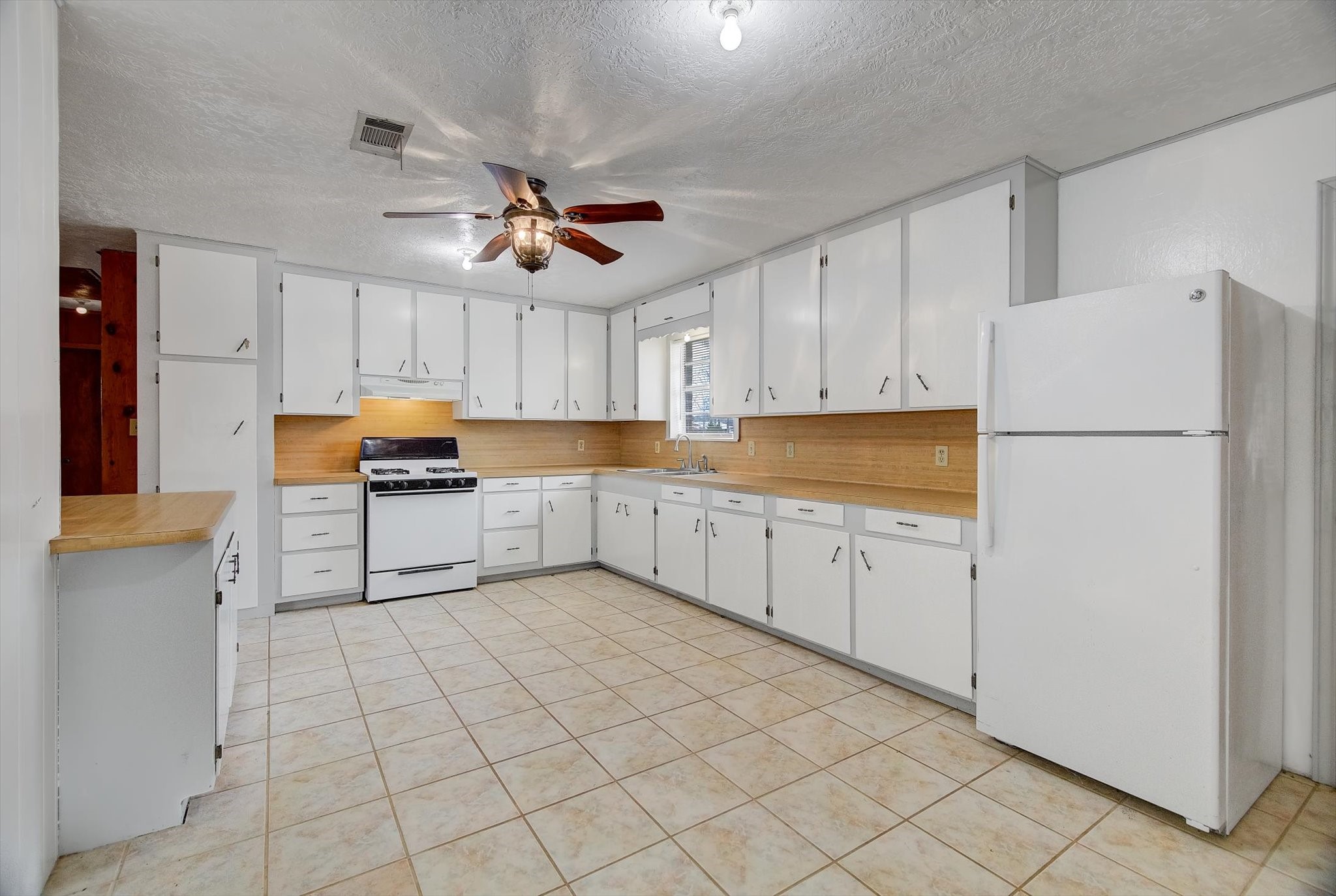 577 County Road 2251 Cleveland, TX 77327 - Photo 7 of 50