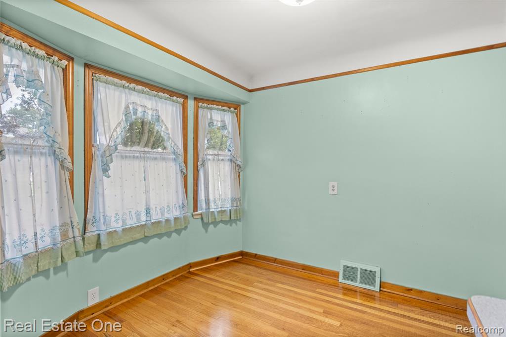 18035 Reed Street Melvindale, MI 48122 - Photo 7 of 37