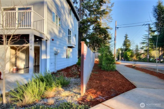 $590,000 | 15188 5th Lane South, Unit A, Burien, WA 98148