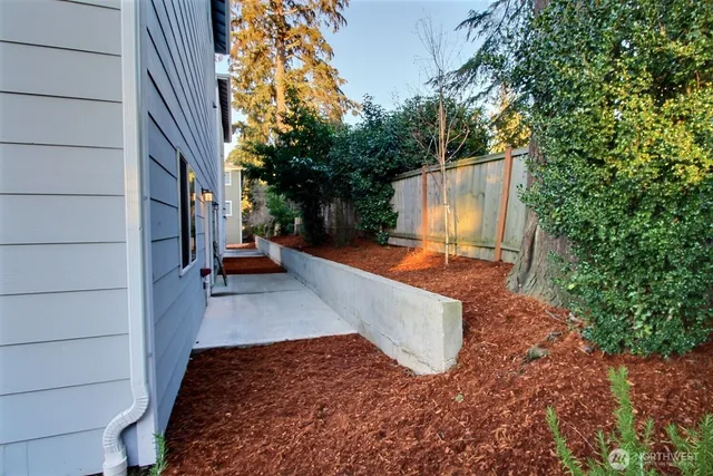 $590,000 | 15188 5th Lane South, Unit A, Burien, WA 98148