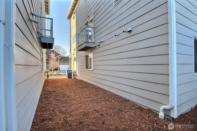 $590,000 | 15188 5th Lane South, Unit A, Burien, WA 98148