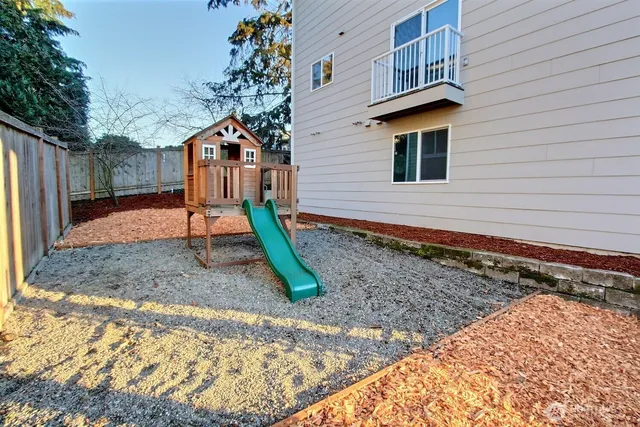 $590,000 | 15188 5th Lane South, Unit A, Burien, WA 98148