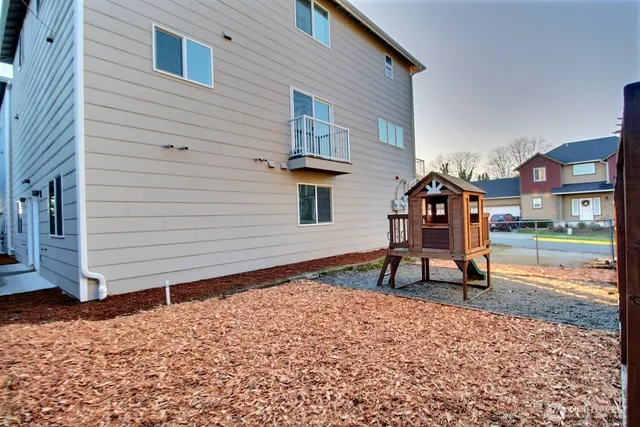 $590,000 | 15188 5th Lane South, Unit A, Burien, WA 98148
