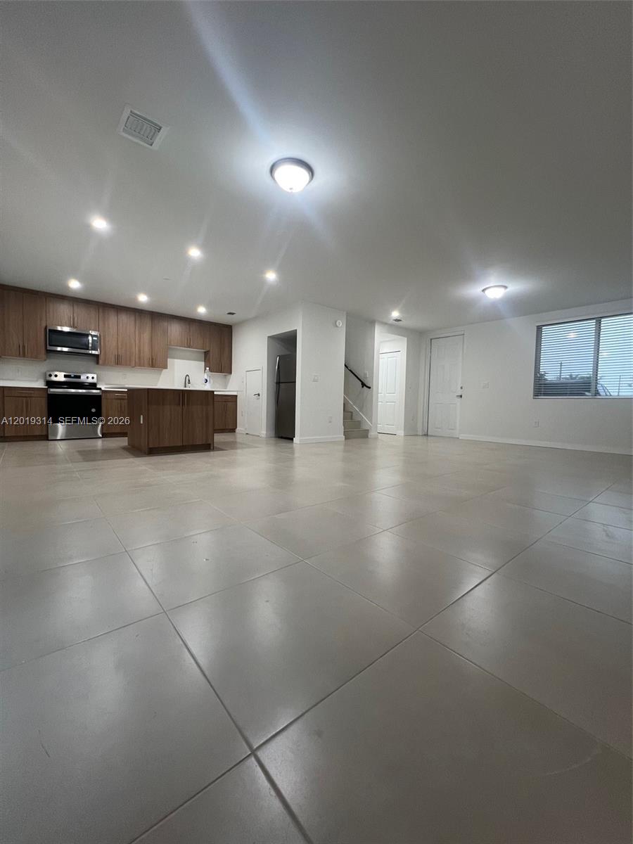 199 Redland Road, Unit B5 Florida City, FL 33034 - Photo 5 of 15 a view of a large building with a sink