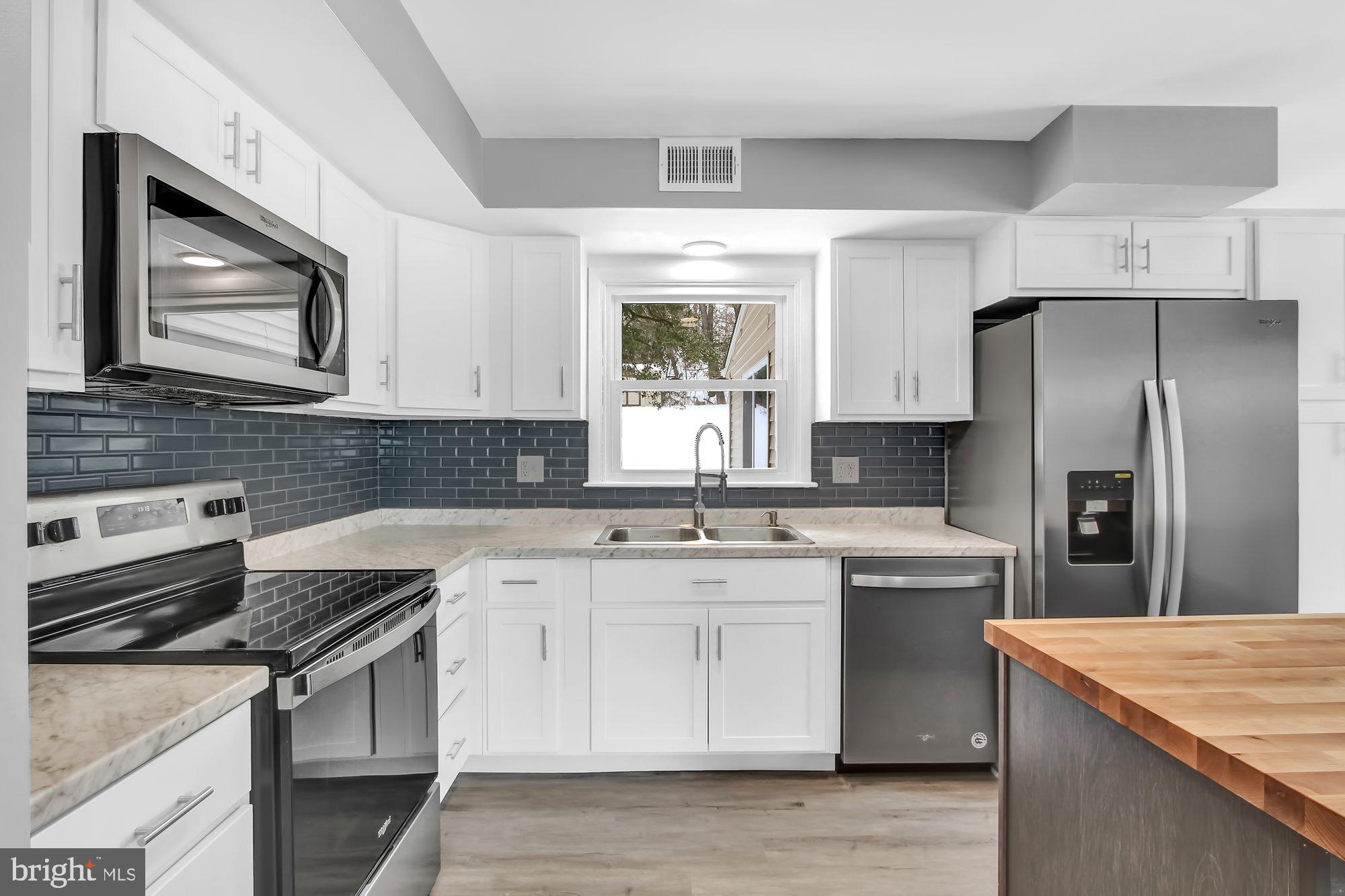 Main Living Floor-Eat-in Kitchen