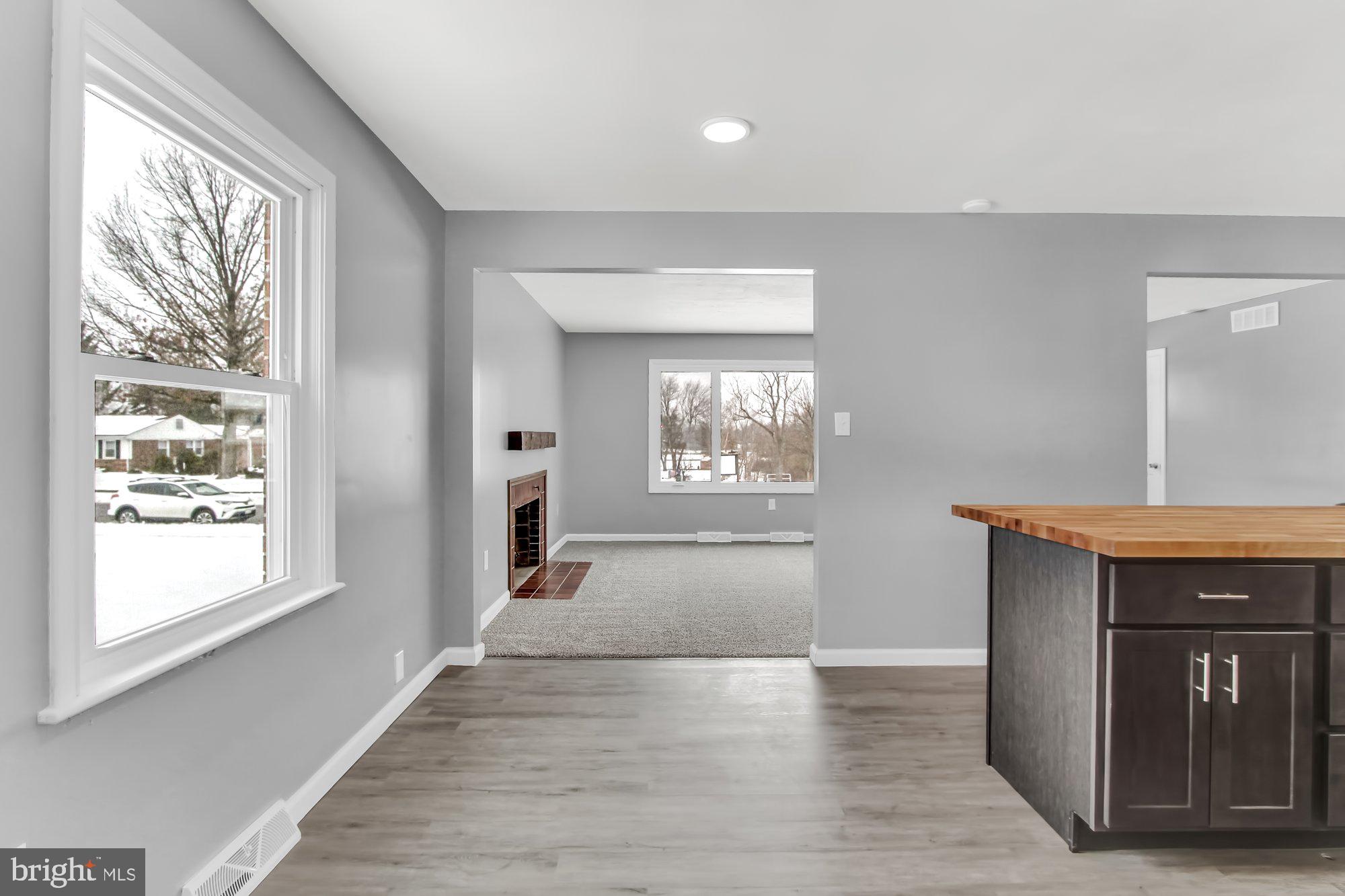 Main Living Floor-Eat-in Kitchen