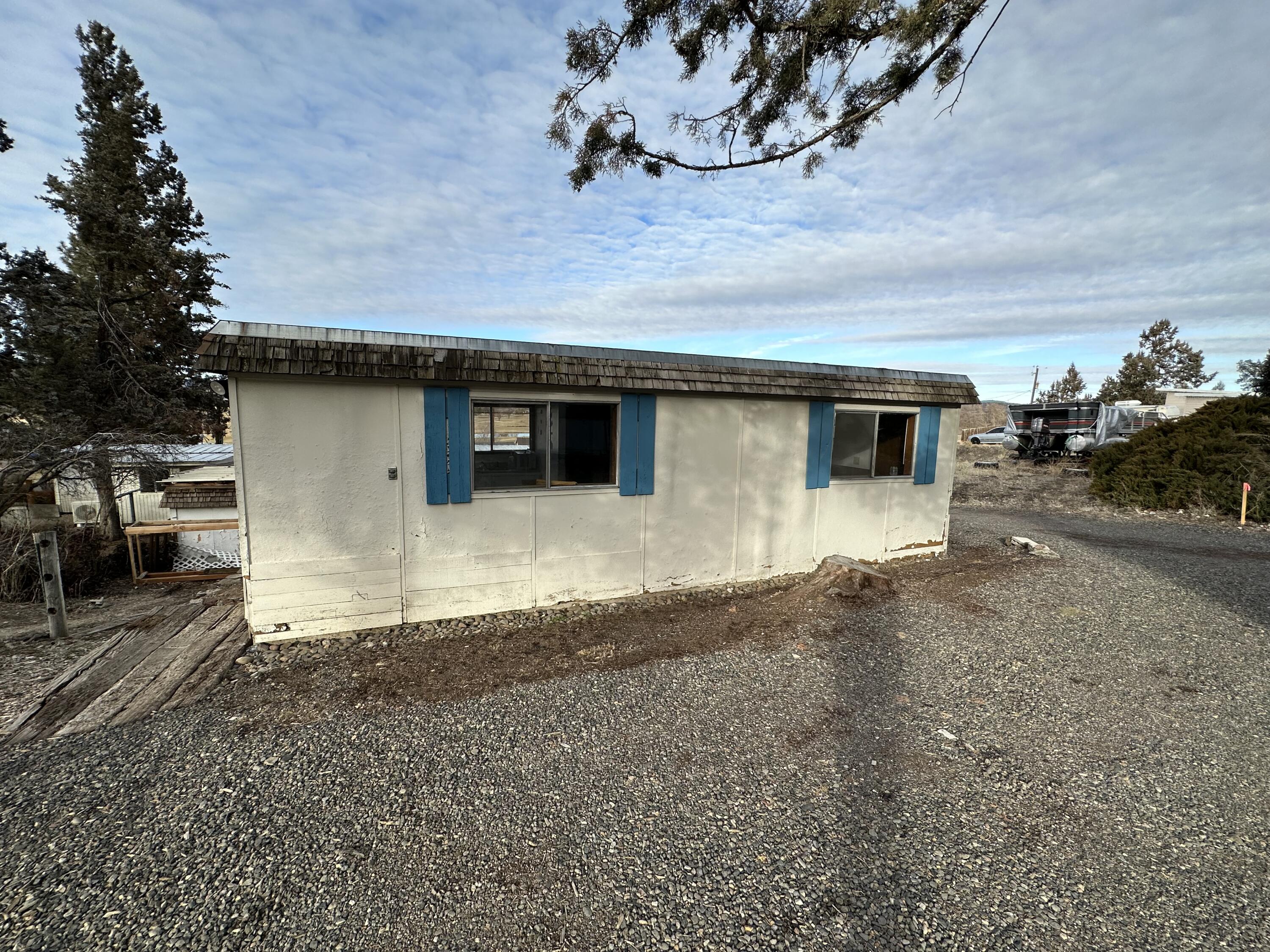 996 Southwest Crestview Road Prineville, OR 97754 - Photo 18 of 24 Back of ADU