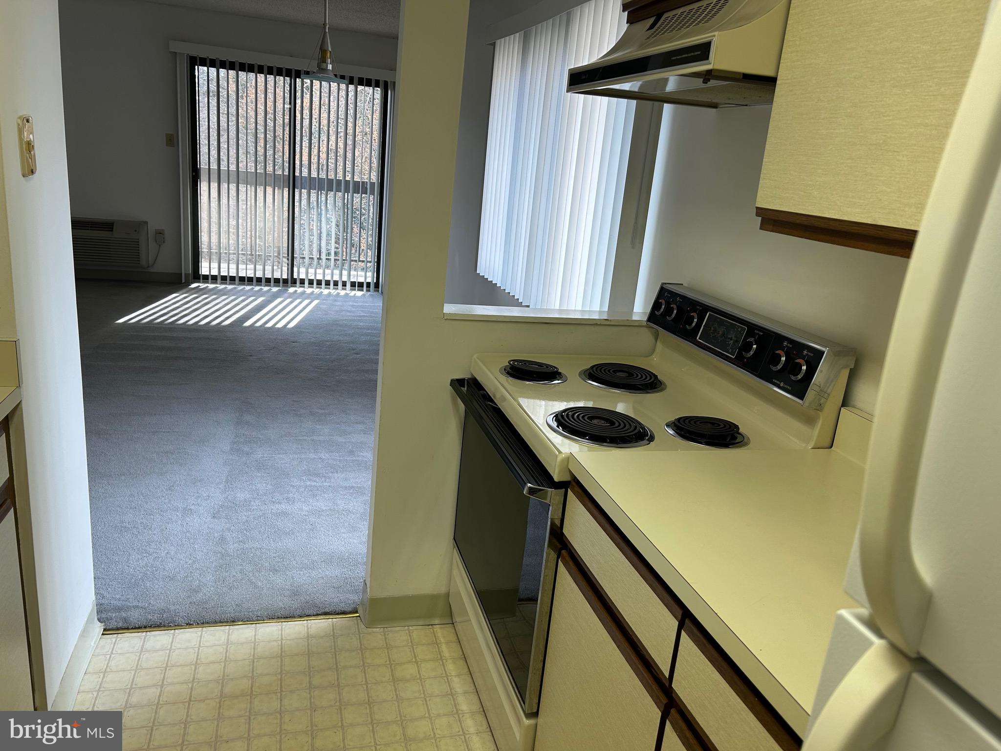 800 Avondale Road, Unit 7M Wallingford, PA 19086 - Photo 10 of 14 a utility room with dryer and washer