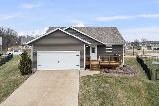 $379,900 | 1559 Olde Brandy Lane, Davenport, IA 52807