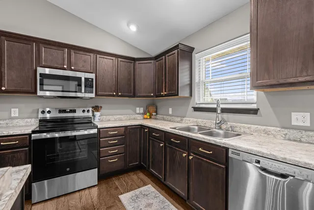 $379,900 | 1559 Olde Brandy Lane, Davenport, IA 52807