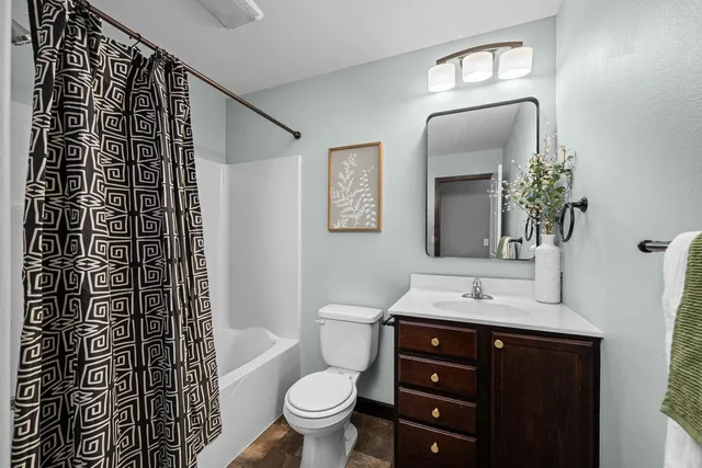 $379,900 | 1559 Olde Brandy Lane, Davenport, IA 52807