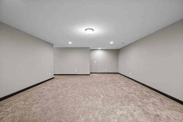 $379,900 | 1559 Olde Brandy Lane, Davenport, IA 52807