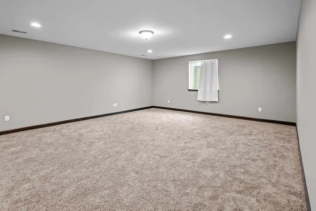 $379,900 | 1559 Olde Brandy Lane, Davenport, IA 52807