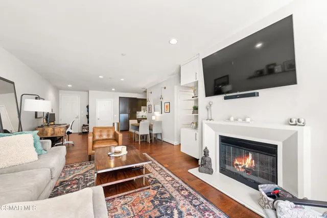 $3,600 | 10878 Bloomfield Street, Unit 107, Toluca Lake, CA 91602