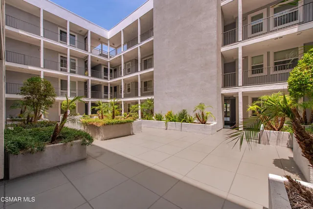 $3,600 | 10878 Bloomfield Street, Unit 107, Toluca Lake, CA 91602