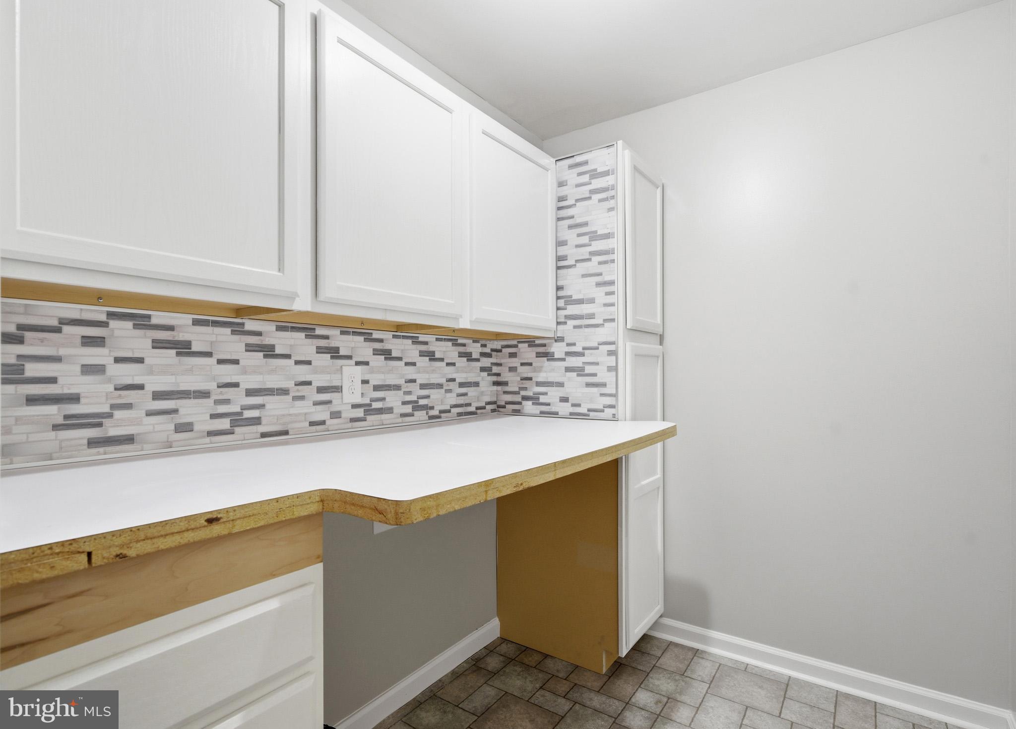 22343 Newtowne Neck Road Leonardtown, MD 20650 - Photo 21 of 40 a bathroom with a sink and a mirror