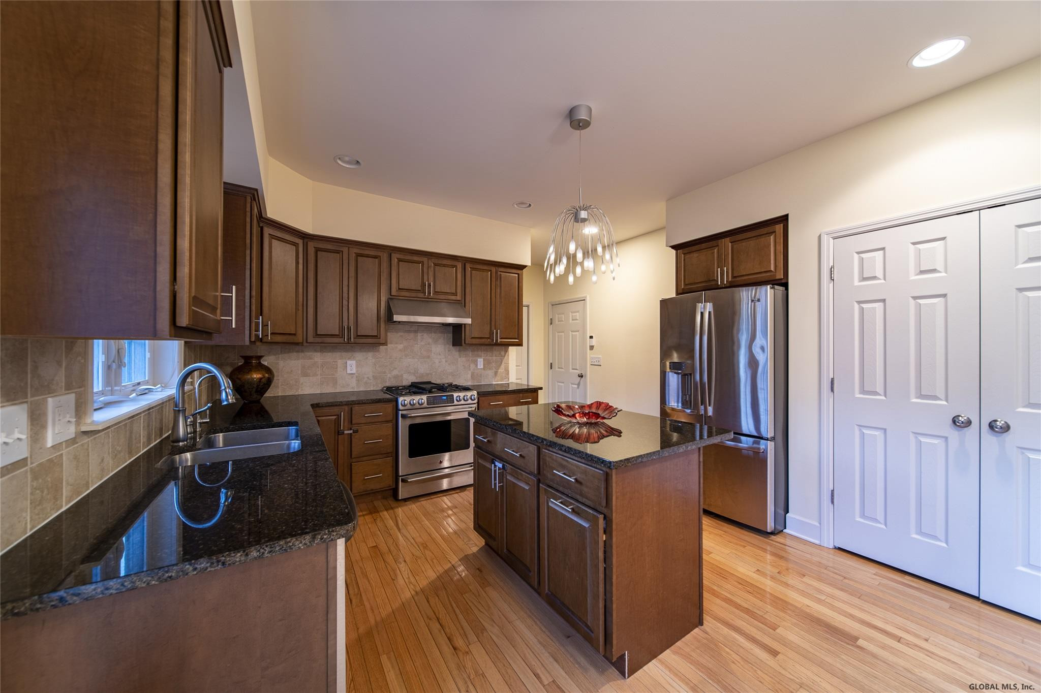 13 Addison Way Rexford, NY 12148 - Photo 6 of 28 Photo 6