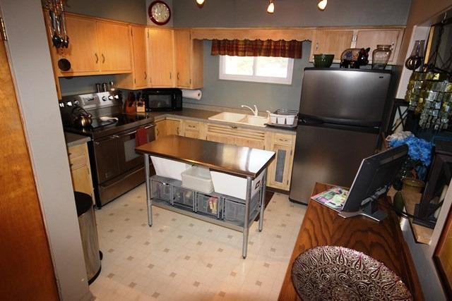 264 Southmoor Road Hammond, IN 46324 - Photo 6 of 10 640x427
