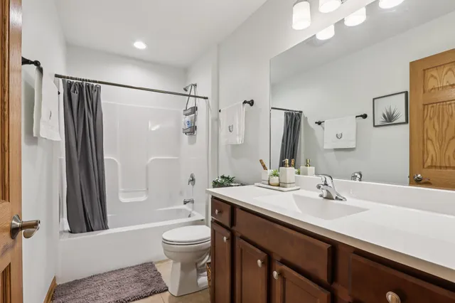 $400,000 | 219 Windmill Lane, Walworth, WI 53184