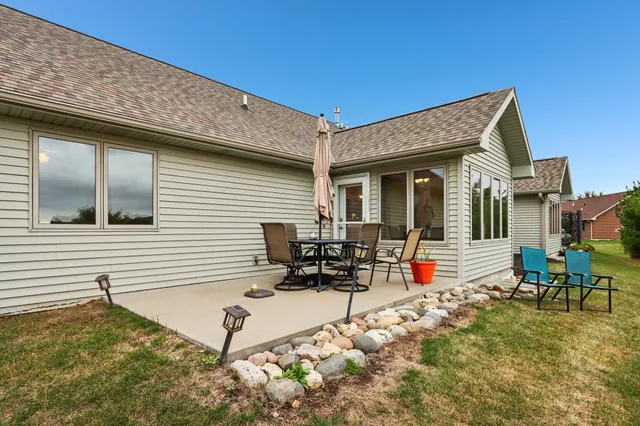 $400,000 | 219 Windmill Lane, Walworth, WI 53184