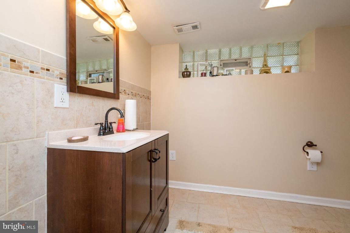 1209 Glenhaven Road Baltimore, MD 21239 - Photo 13 of 21 Gallery Image 13